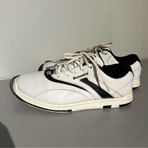 Women’s Brunswick bowling shoes white black size 7.5